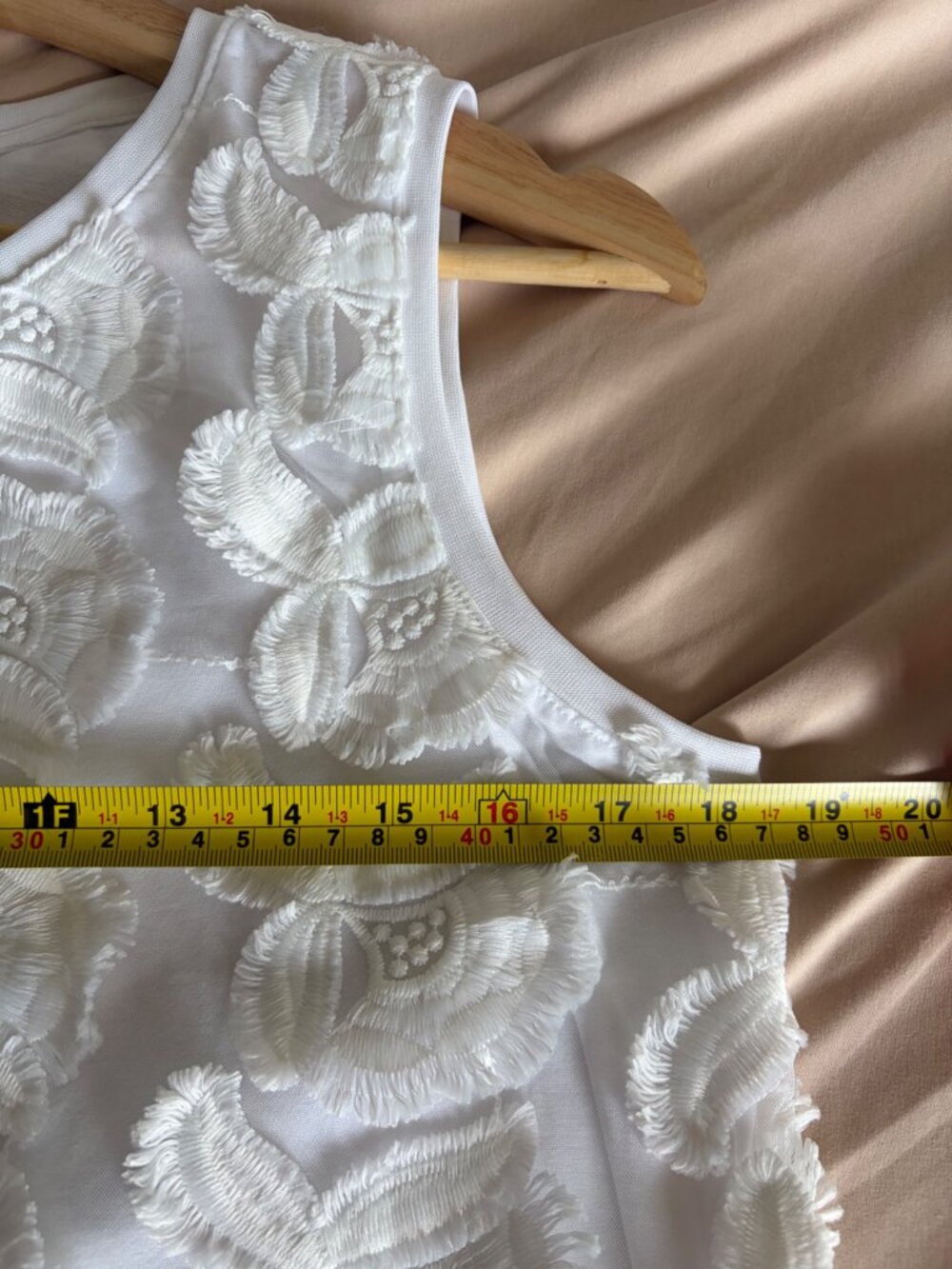 H&M White Floral Appliqué Mesh Sleeveless Top Size Medium - Picture 9 of 11